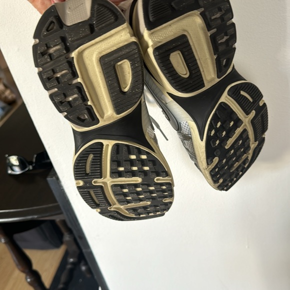 Women’s Nike sneakers - Picture 2 of 5